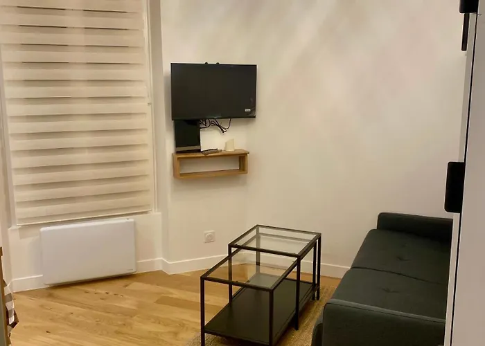 Small Comfy Studio In Paris